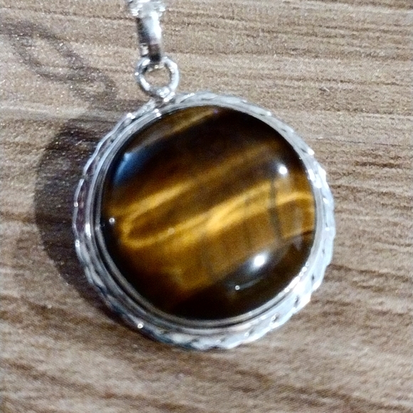 Tigers Eye Round Pendant with Silver Bezel - Picture 4 of 16